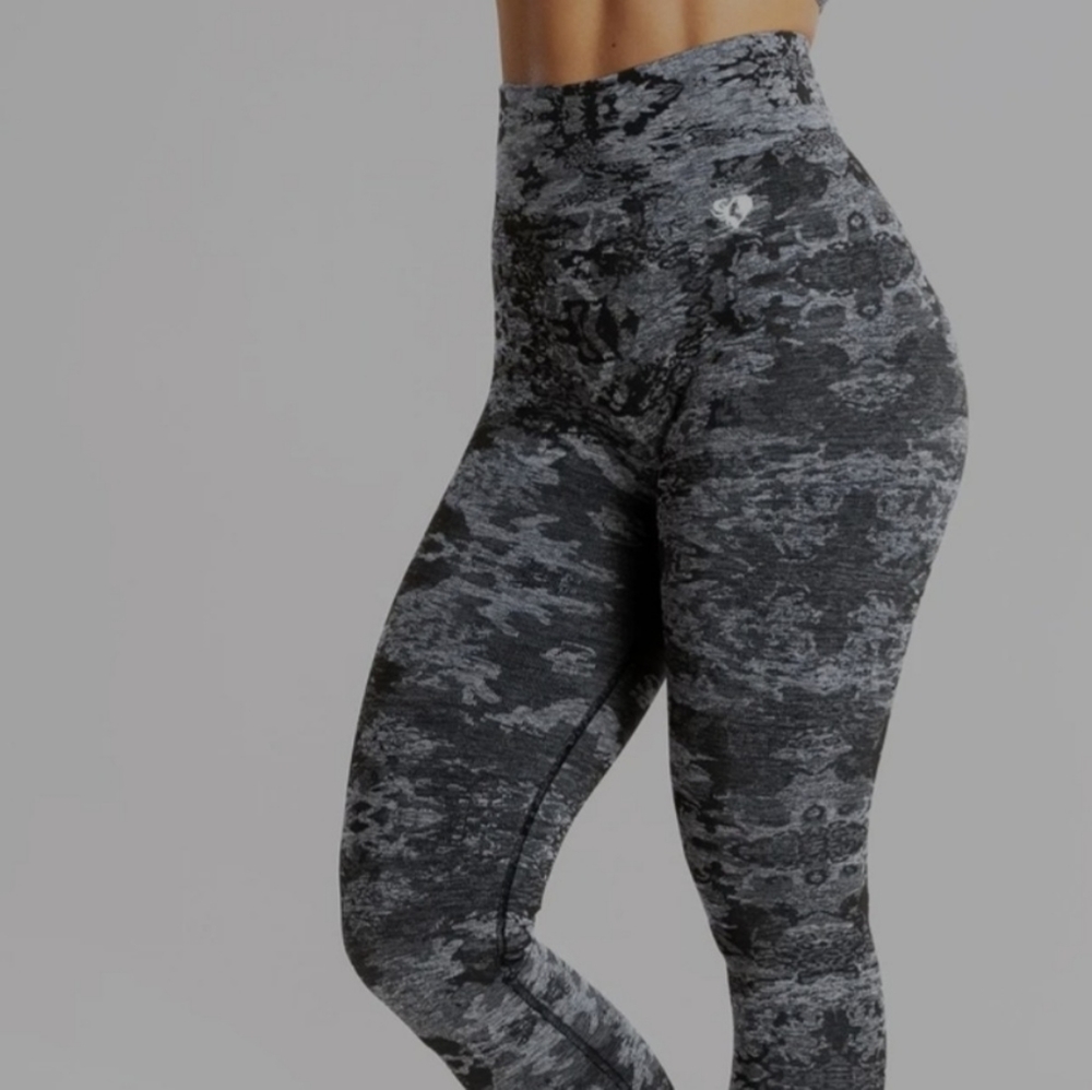 NEW! WOMENS BEST Camo Leggings